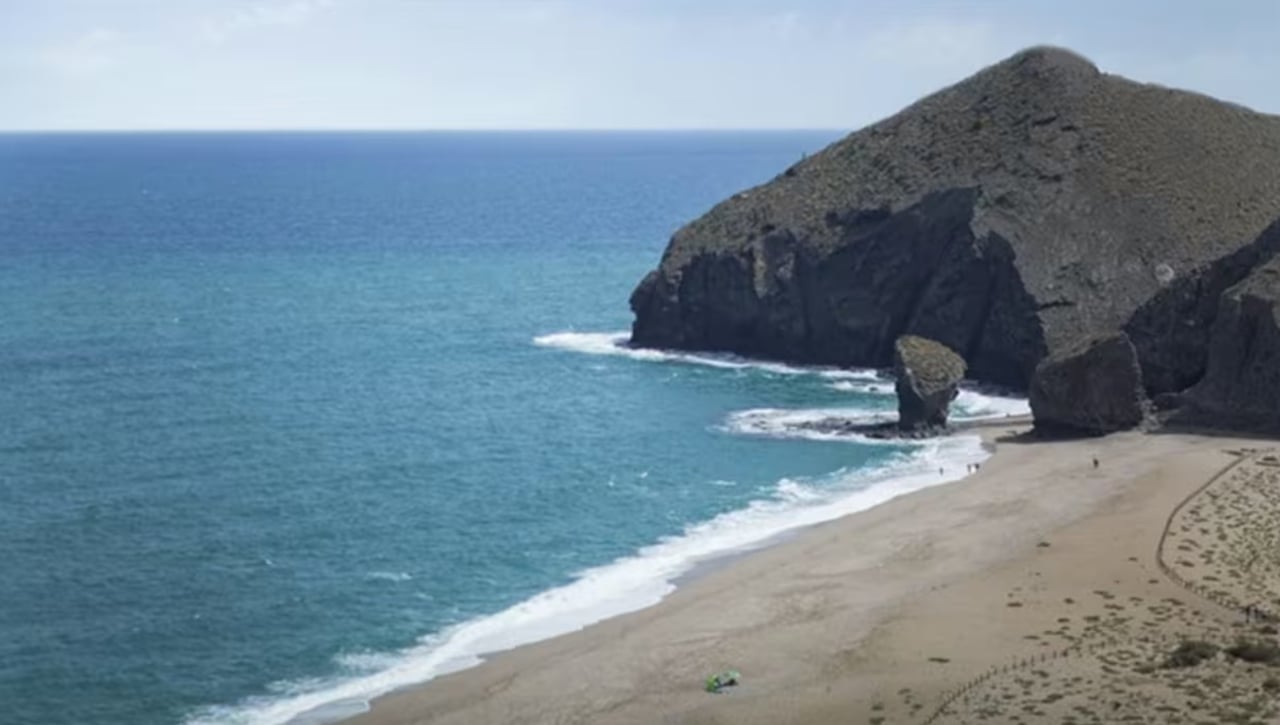 La playa andaluza que casi confunden con el Caribe y de difícil acceso