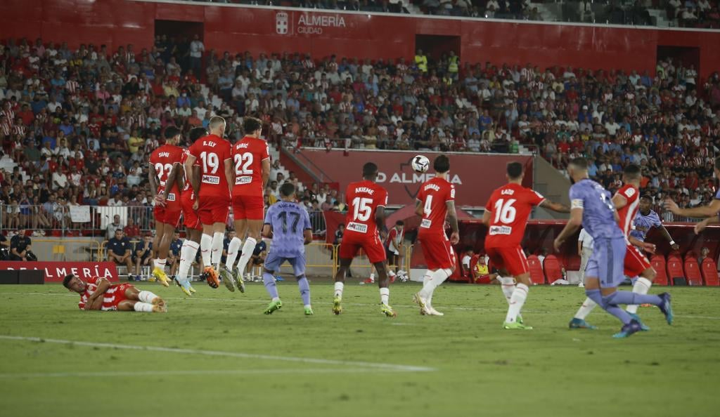 Almería 1-2 Real Madrid: Fernando fue el muro... pero el campeón impone su pegada