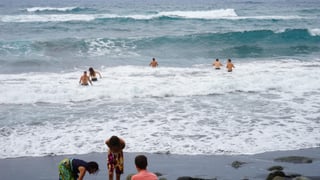 Multas de 1.500 euros por bañarte en la playa