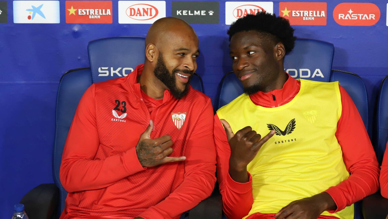 Al Sevilla FC le invade el 'buen rollo' cuando visita al RCD Espanyol