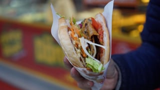 Un médico alerta sobre el kebab y el peligro para la salud: "Es una obra maestra de la basura"