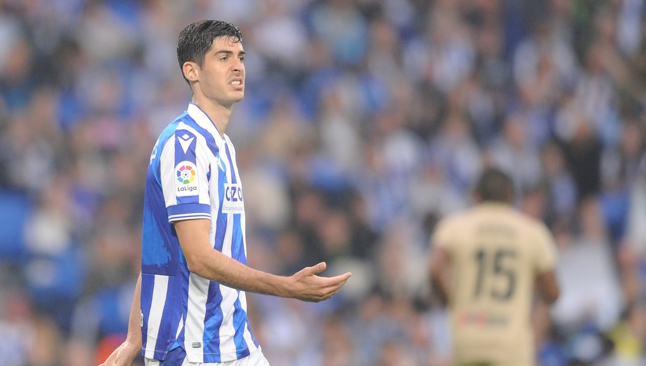 La suplencia electoral de Carlos Fernández el día que se miden Atlético y Real Sociedad