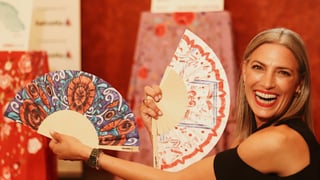 Laura Sánchez presenta el exclusivo Abanico de Helvetia Seguros para la Feria de Abril, diseñado por Pablo Retamero & Juanjo Bernal