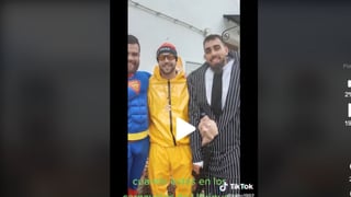 Borja Iglesias empieza disfrazado y acaba de DJ