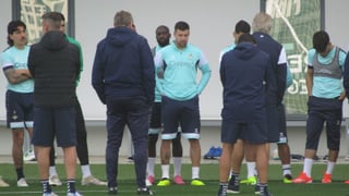 Reunión con caras largas en el Betis y un amistoso sorpresa