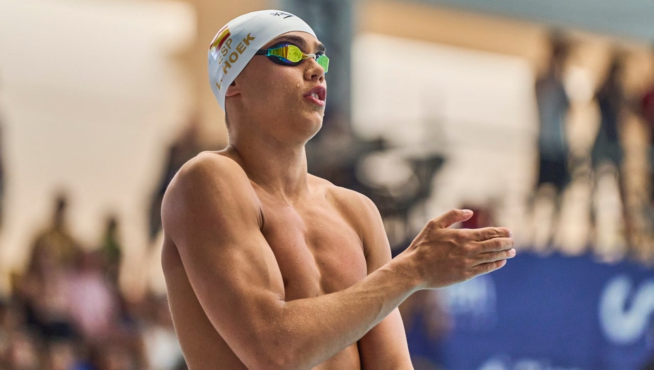 El español Luca Hoek la lía en el Mundial de natación con solo 17 años