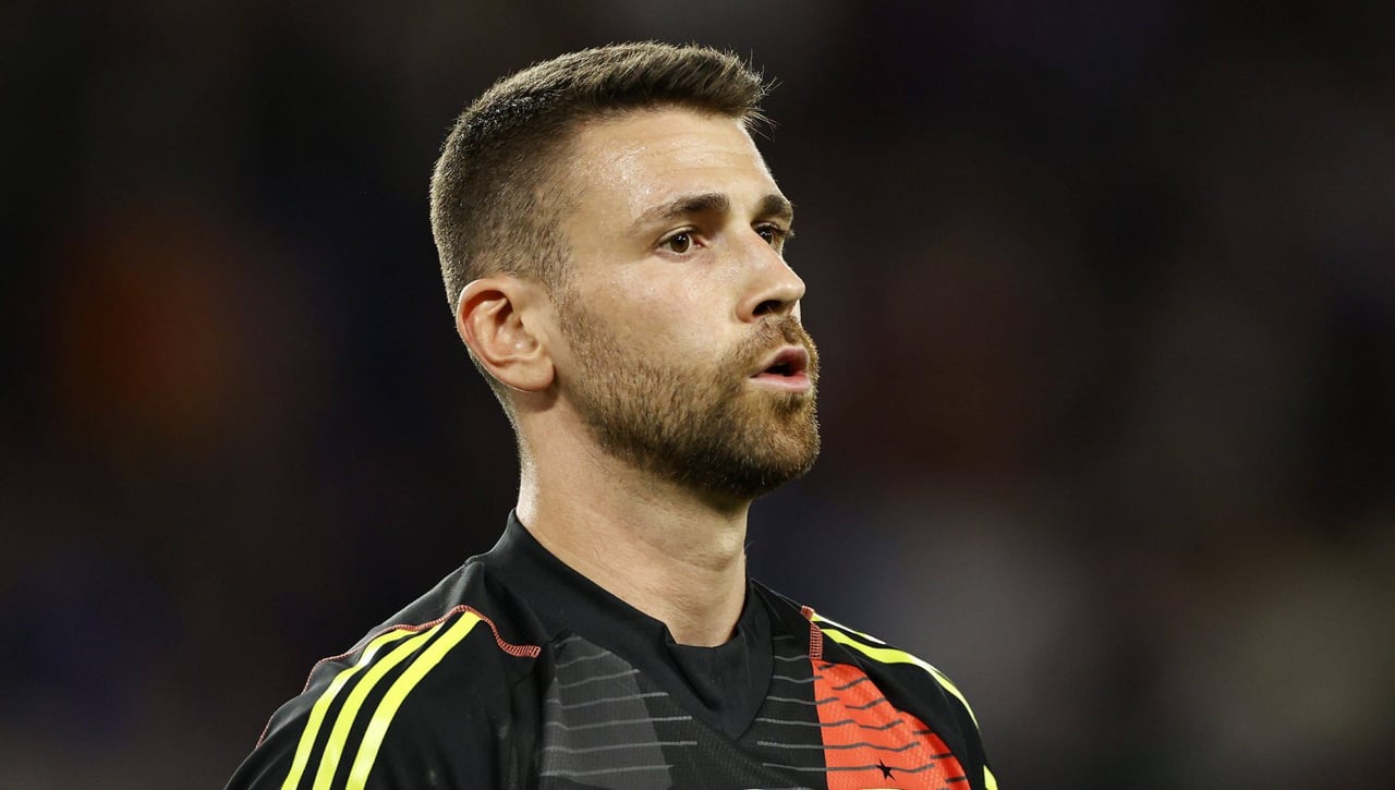 Luis de la Fuente se planta con Unai Simón