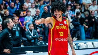 Izan Almansa, con los Lakers