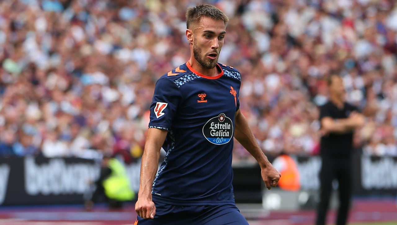 Mingueza, feliz por estrenarse con la selección y tirón de orejas de Giráldez