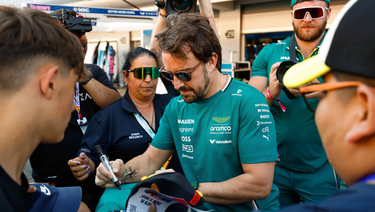 Fernando Alonso desata la ilusión en Barcelona