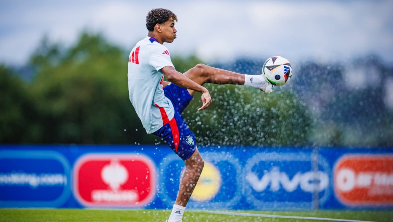 La sorprendente tarea que Lamine Yamal tiene que hacer mientras juega con España