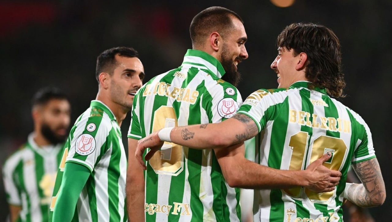 Borja Iglesias da las razones por las que Héctor Bellerín debe regresar al Betis