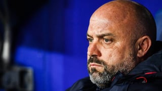 Manolo González, técnico del Espanyol, levanta la bandera de derbi ante el Girona