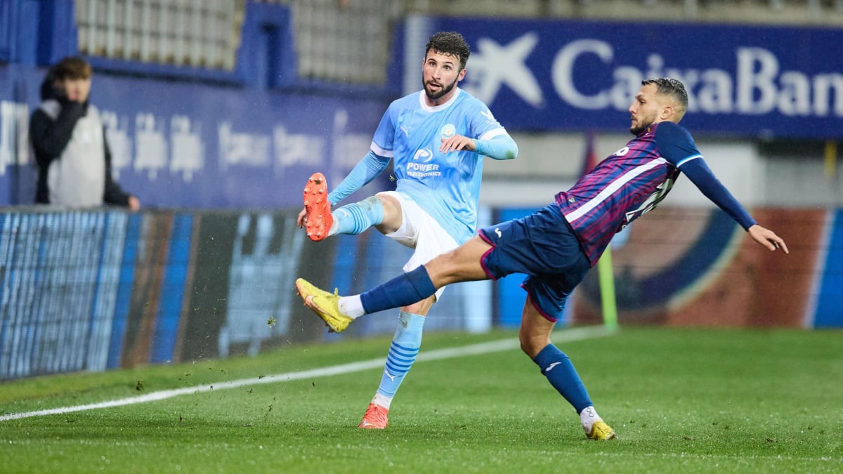 Joseda Menargues ficha por el Villarreal B 