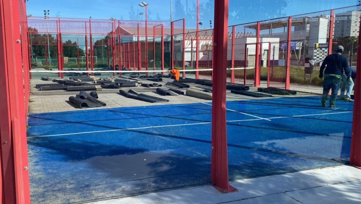 El Ayuntamiento de Sevilla inicia la renovación de las pistas de pádel en 8 centros deportivos