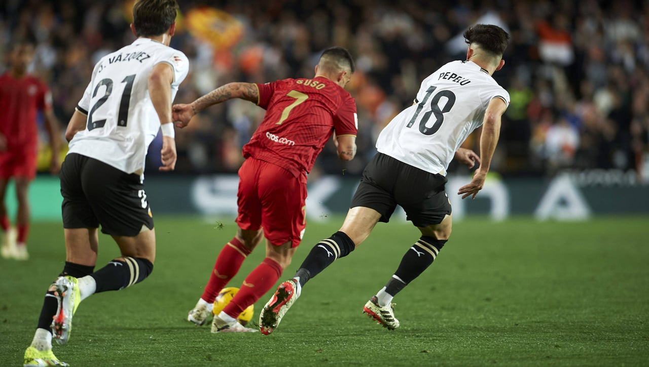 Suso se prepara para emprender un nuevo destino tras salir del Sevilla: el gaditano posa en plena mudanza