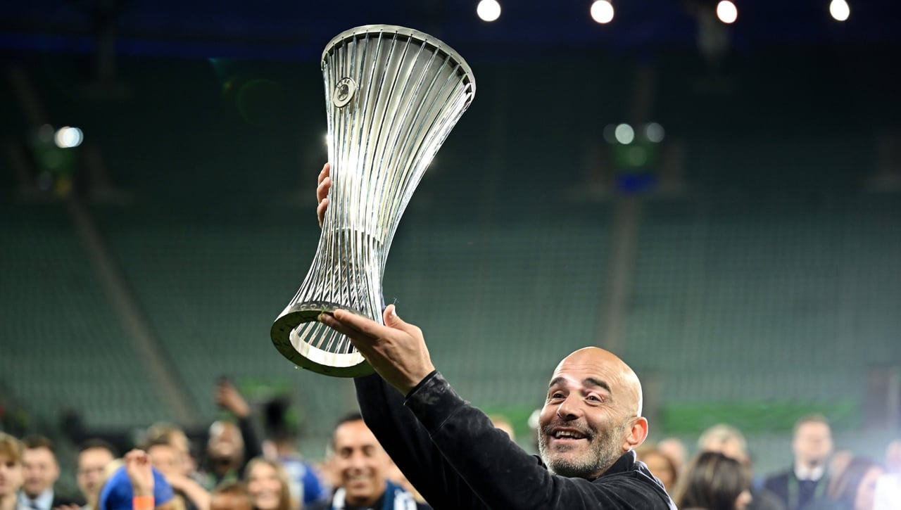 El Sevilla no duda en felicitar a Maresca por su título ante el Betis