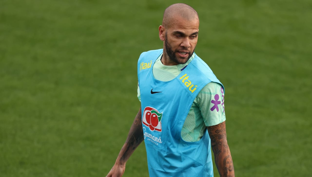 La víctima de Dani Alves pide la pena máxima para el brasileño