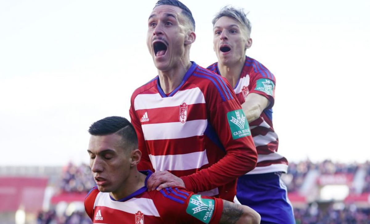 2-0: Uzuni vuelve, el Granada sonríe