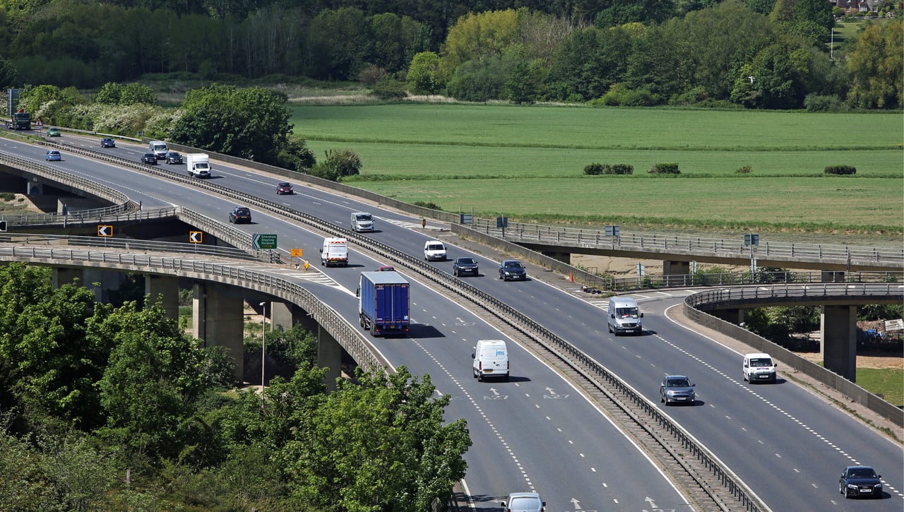 Importante aviso de la DGT: comienzan las prohibiciones para los coches diésel de más de 10 años 