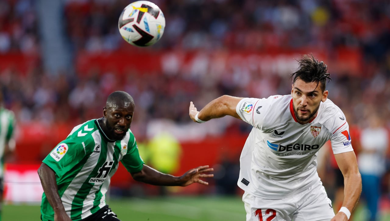 Quiso llevar al Betis a Rafa Mir y ahora le ofrece jugar en Grecia 