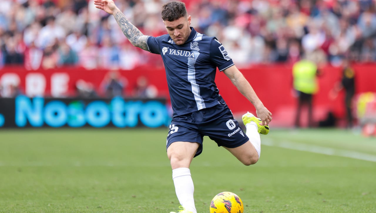 Javi Galán brilla en la Real: MVP de febrero 