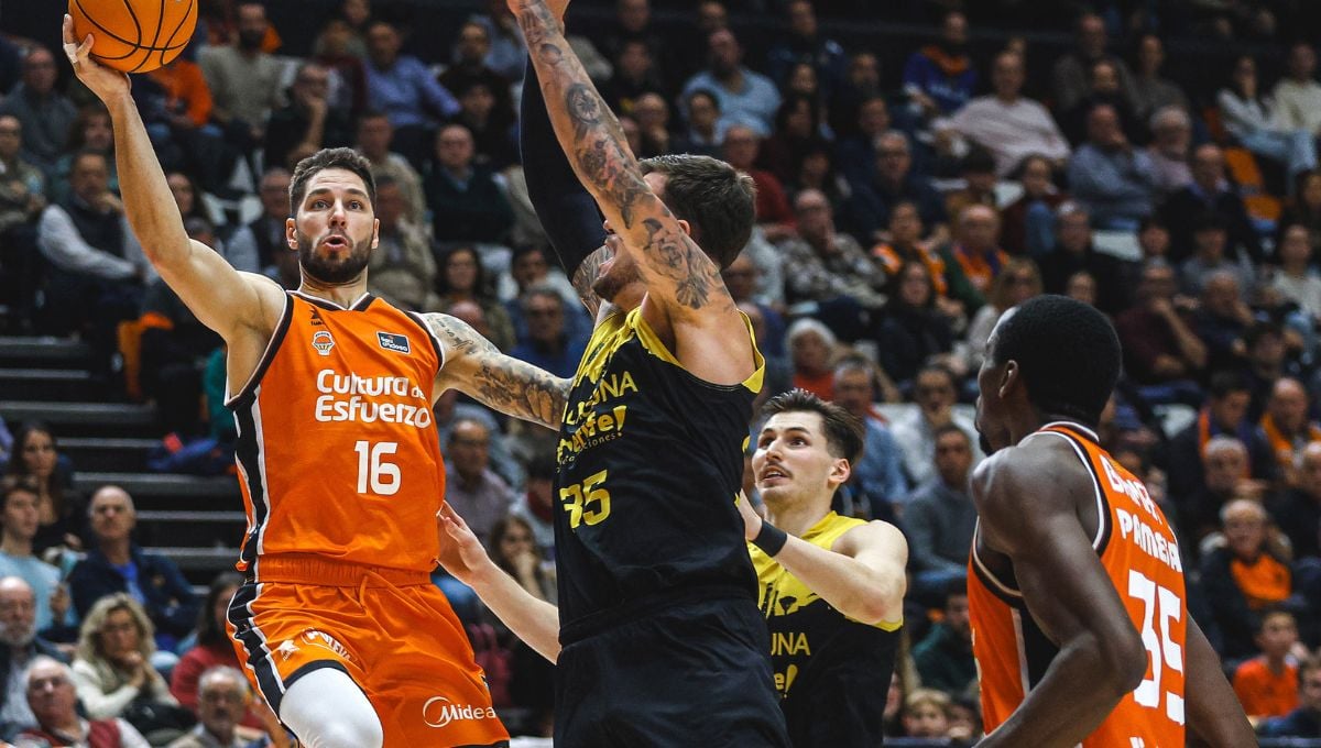 La dura sanción que le podría caer al Valencia por alineación indebida