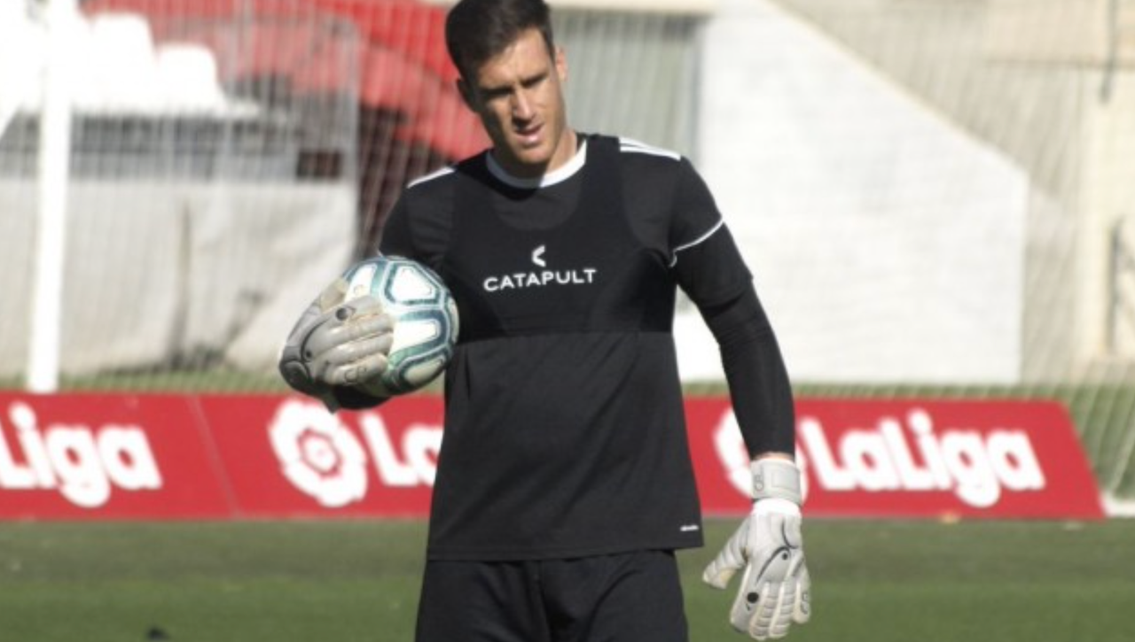 El Almería confirma la renovación de Fernando Martínez