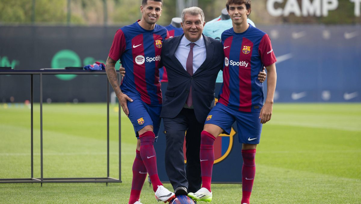 Laporta y Mendes abordan el futuro de Joao Cancelo y Joao Félix en el Barça