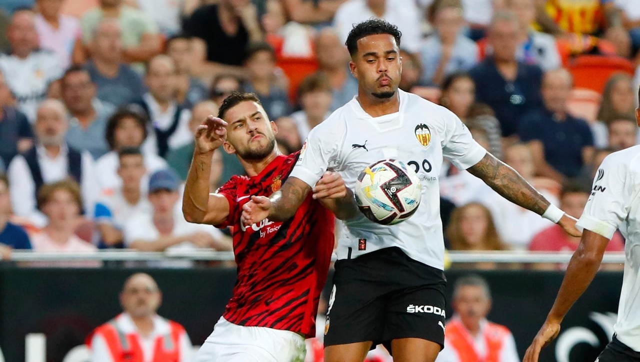 Kluivert aclara su futuro 