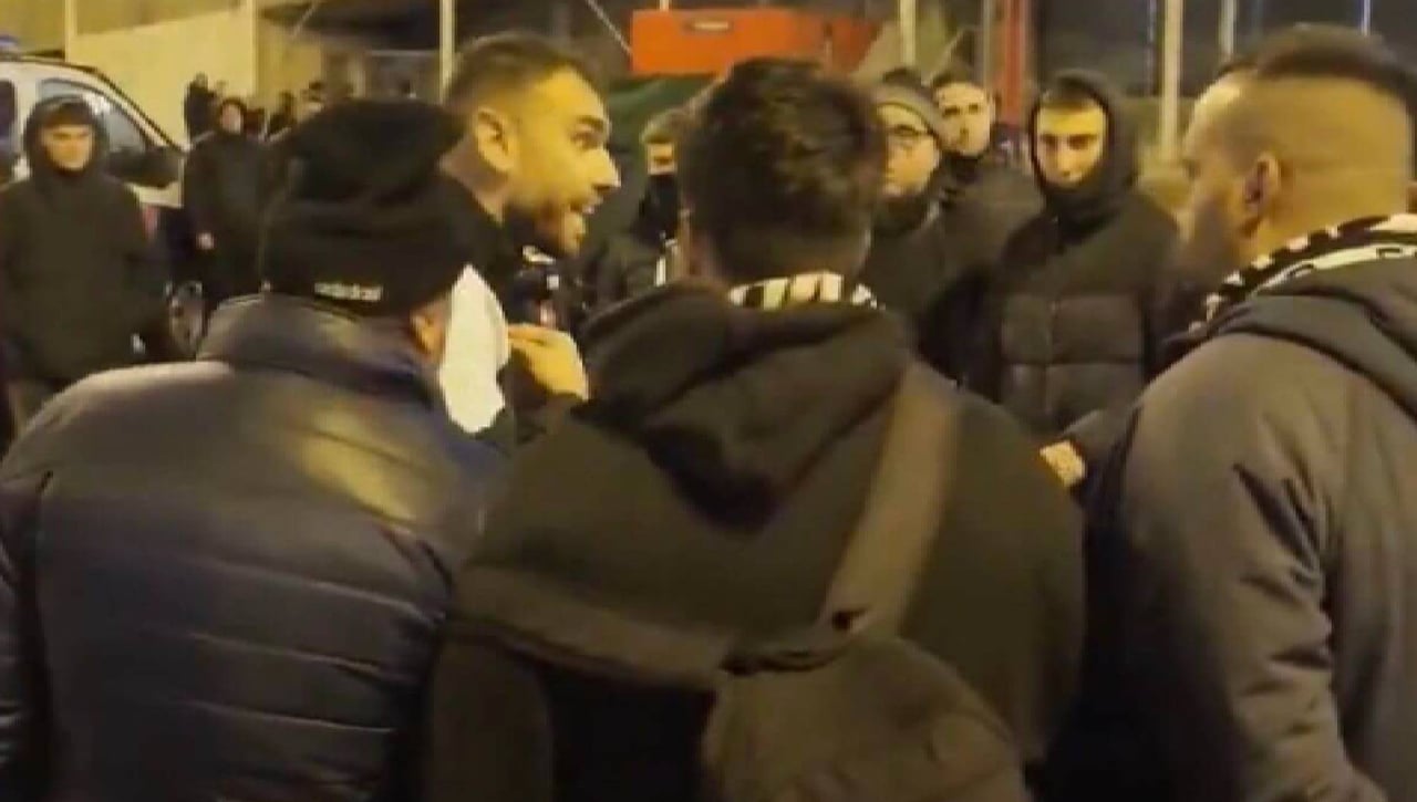 Tensión al límite: Gonzalo Verdú se encara con los aficionados del Cartagena tras otra derrota