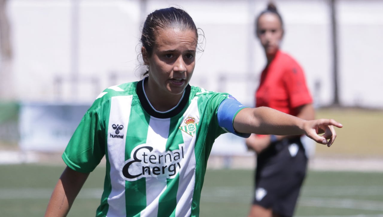 Un relevo en la absoluta femenina, pero todo queda en casa... del Betis