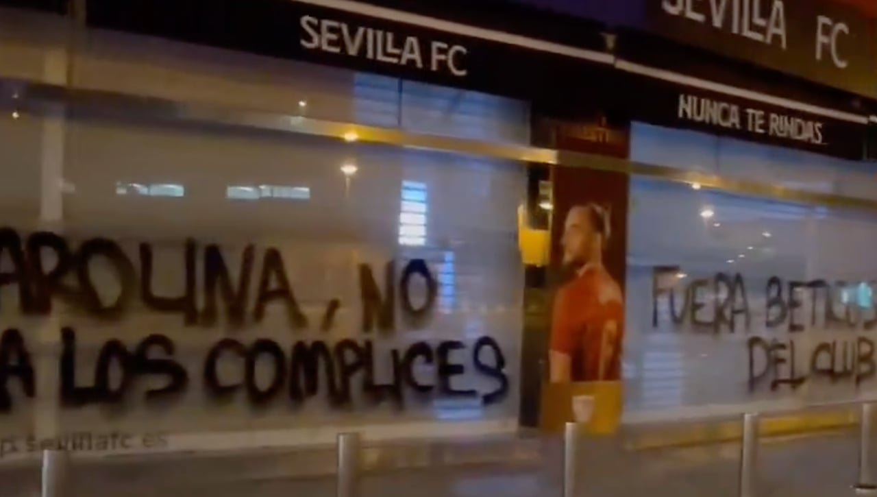 Un día feo en lo institucional: pintadas contra consejeros y varapalo judicial a Del Nido