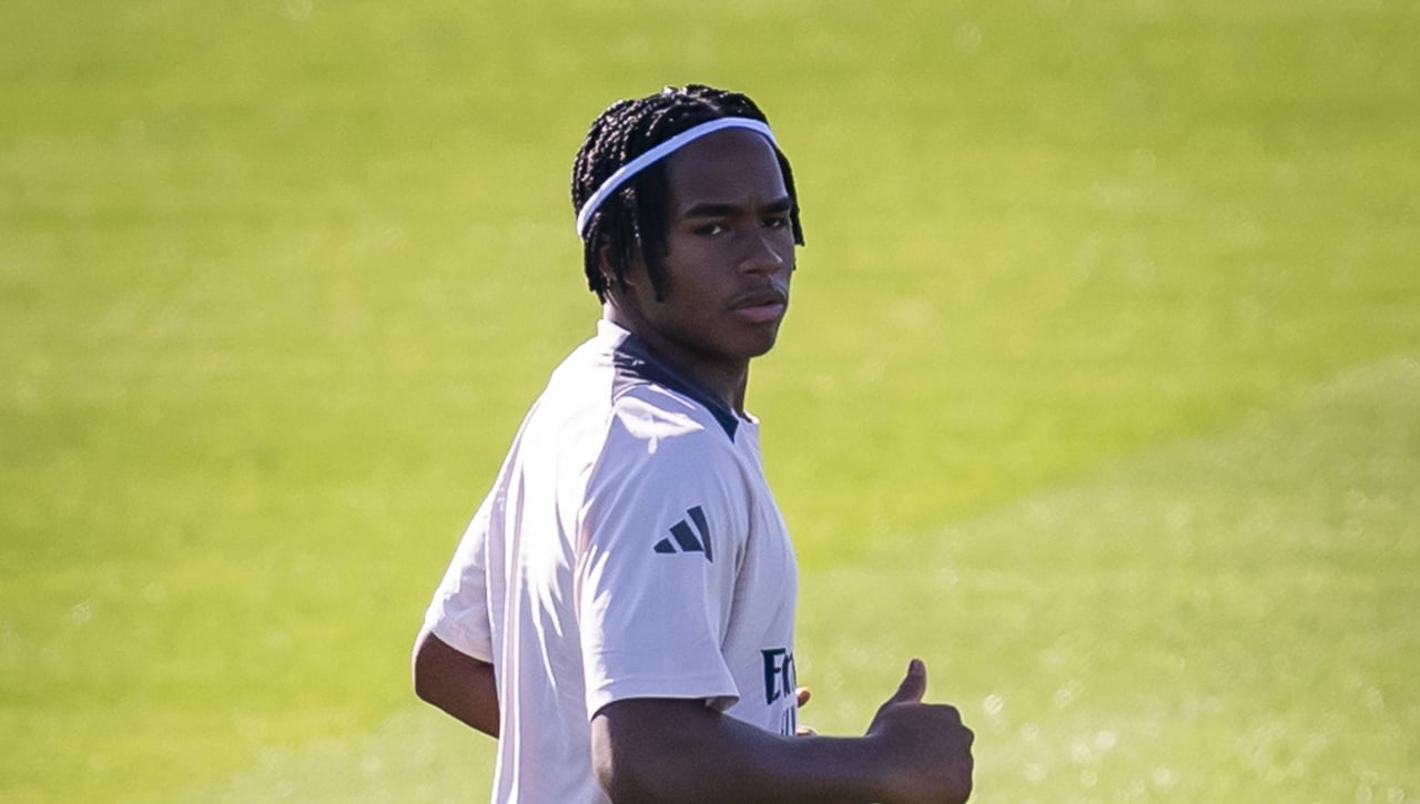 Duro palo para Endrick