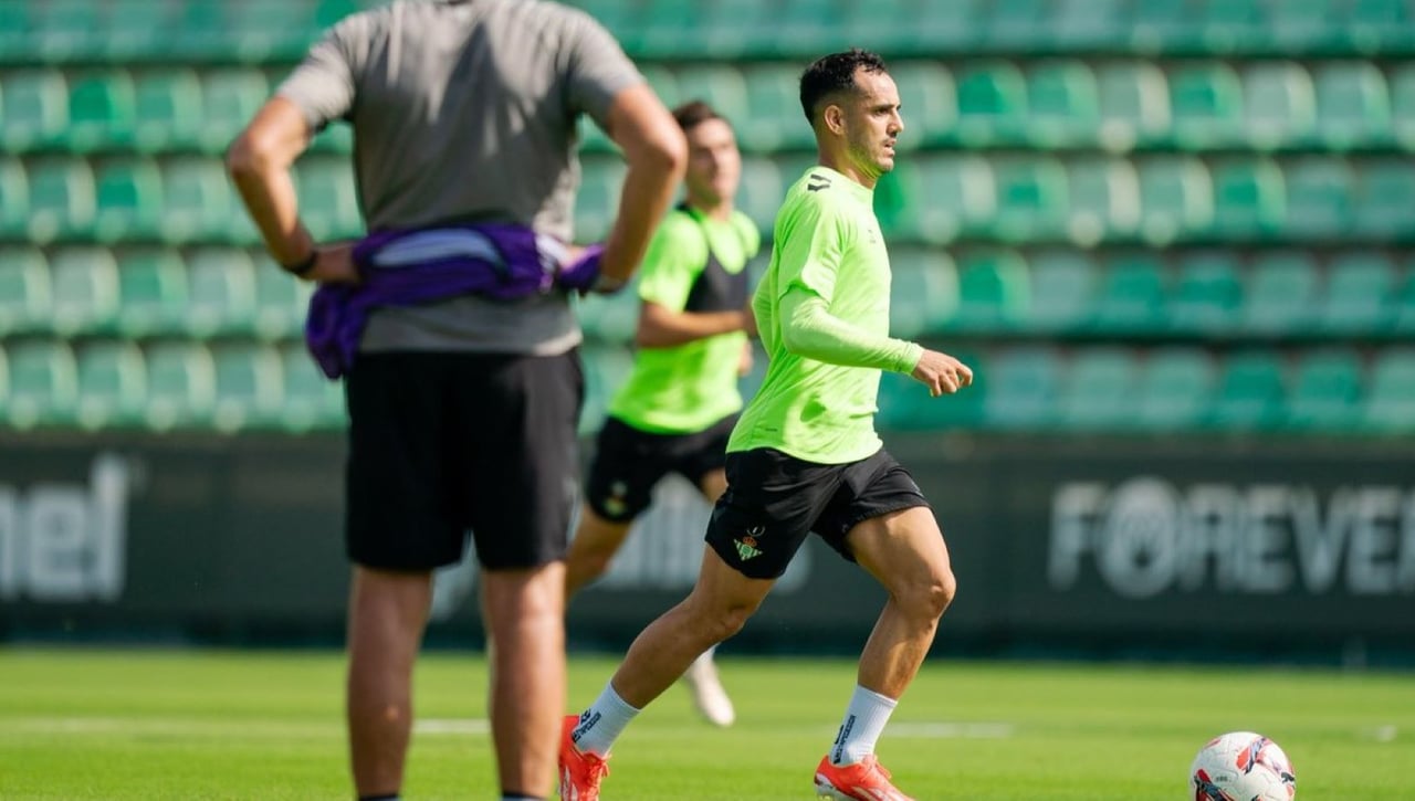 Entrenamiento con Bartra y con Isco dando pasitos