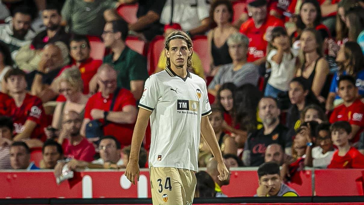 Un grande de la Premier 'amenaza' con llevarse a la joven perla del Valencia