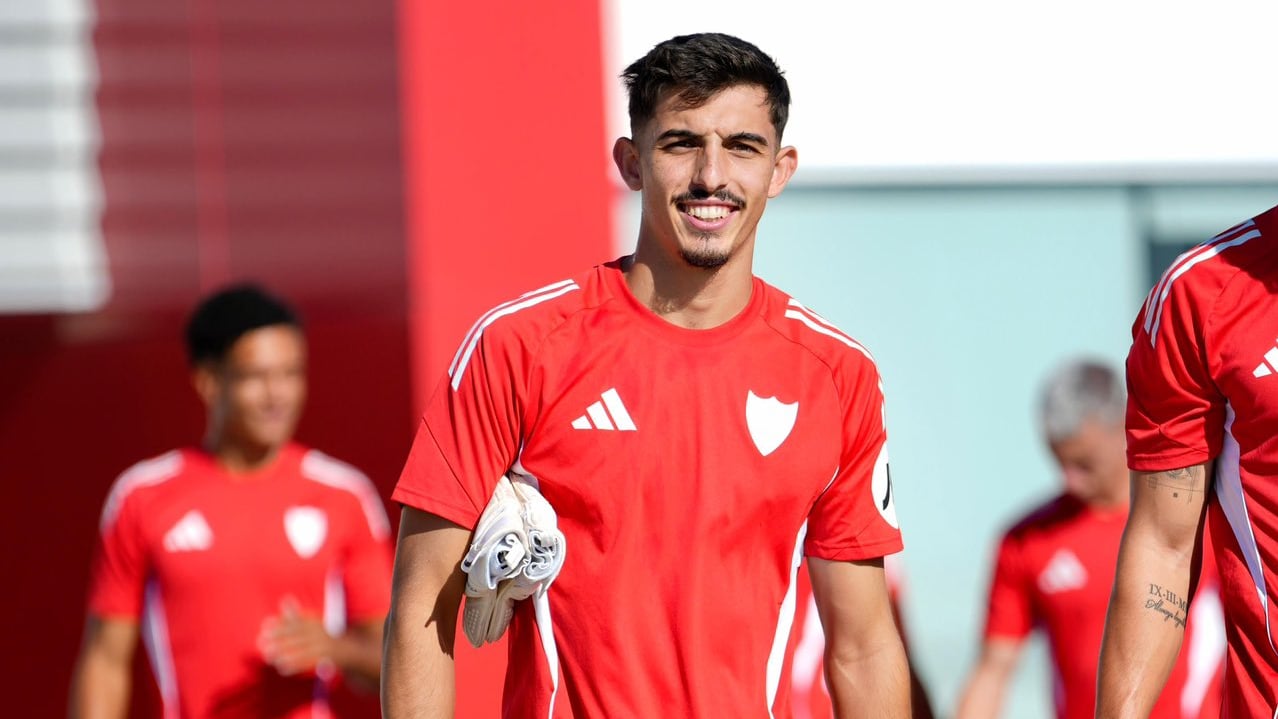 La lesión de Alberto Flores pone intríngulis a la convocatoria de Almeyda para el Espanyol - Sevilla