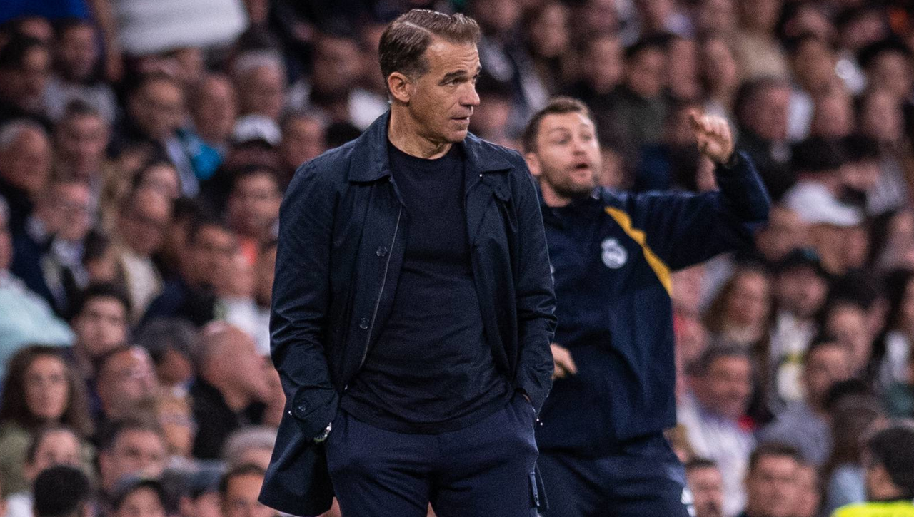 García Plaza marca el plazo del Deportivo Alavés