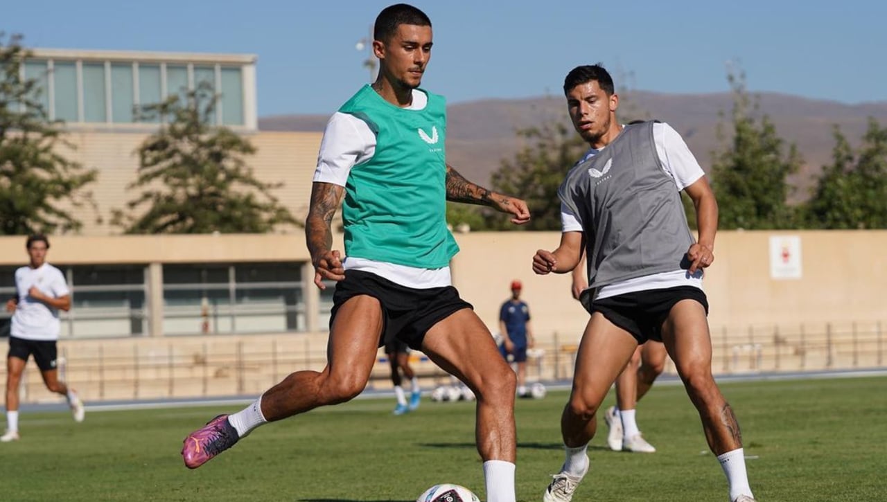 Chumi hace aparecer a los fantasmas del pasado en el Almería