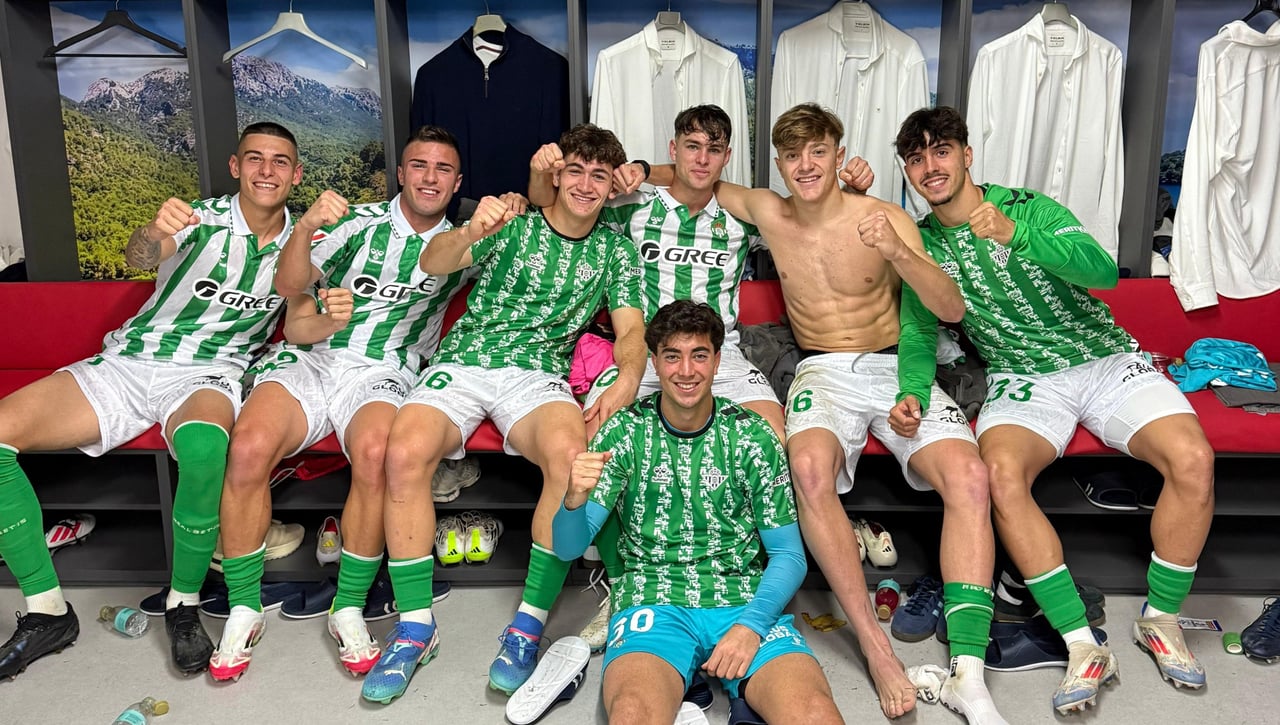 Dani Ceballos celebra efusivamente los 22 con Pellegrini