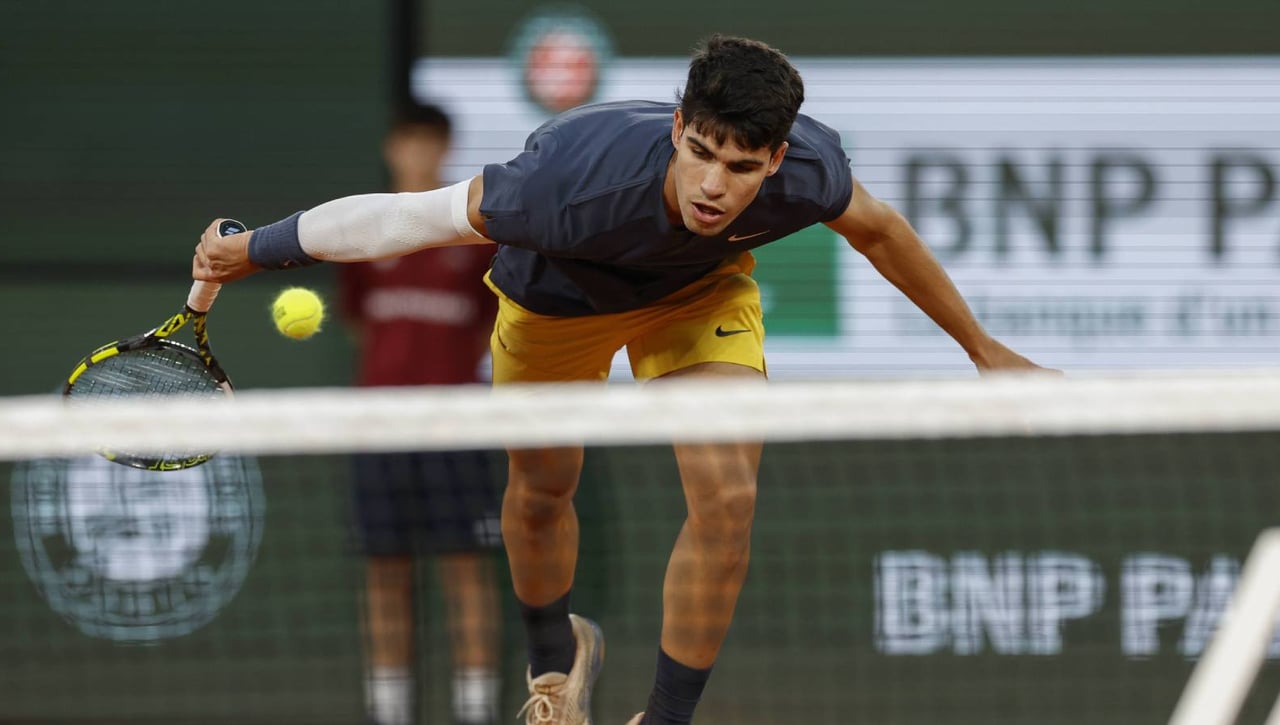 Alcaraz - Sinner: horario, canal y dónde ver hoy en TV y online el partido de Carlos Alcaraz en Roland Garros 2024