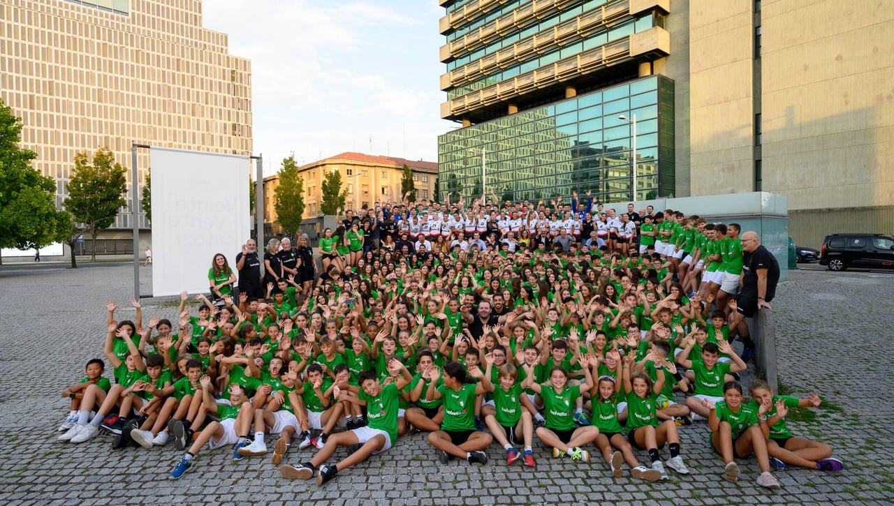 Helvetia Anaitasuna presenta a su plantilla para la temporada 2023/2024 en la Plaza del Baluarte de Pamplona
