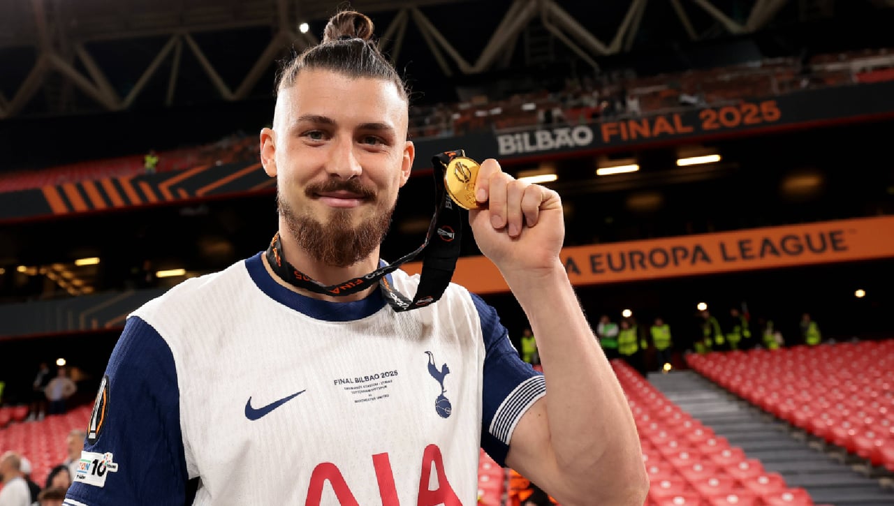 El Villarreal pregunta por Drăgușin para cubrir la baja de Foyth