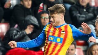 Lucas Beltrán arranca en el Valencia y amenaza la titularidad de Hugo Duro