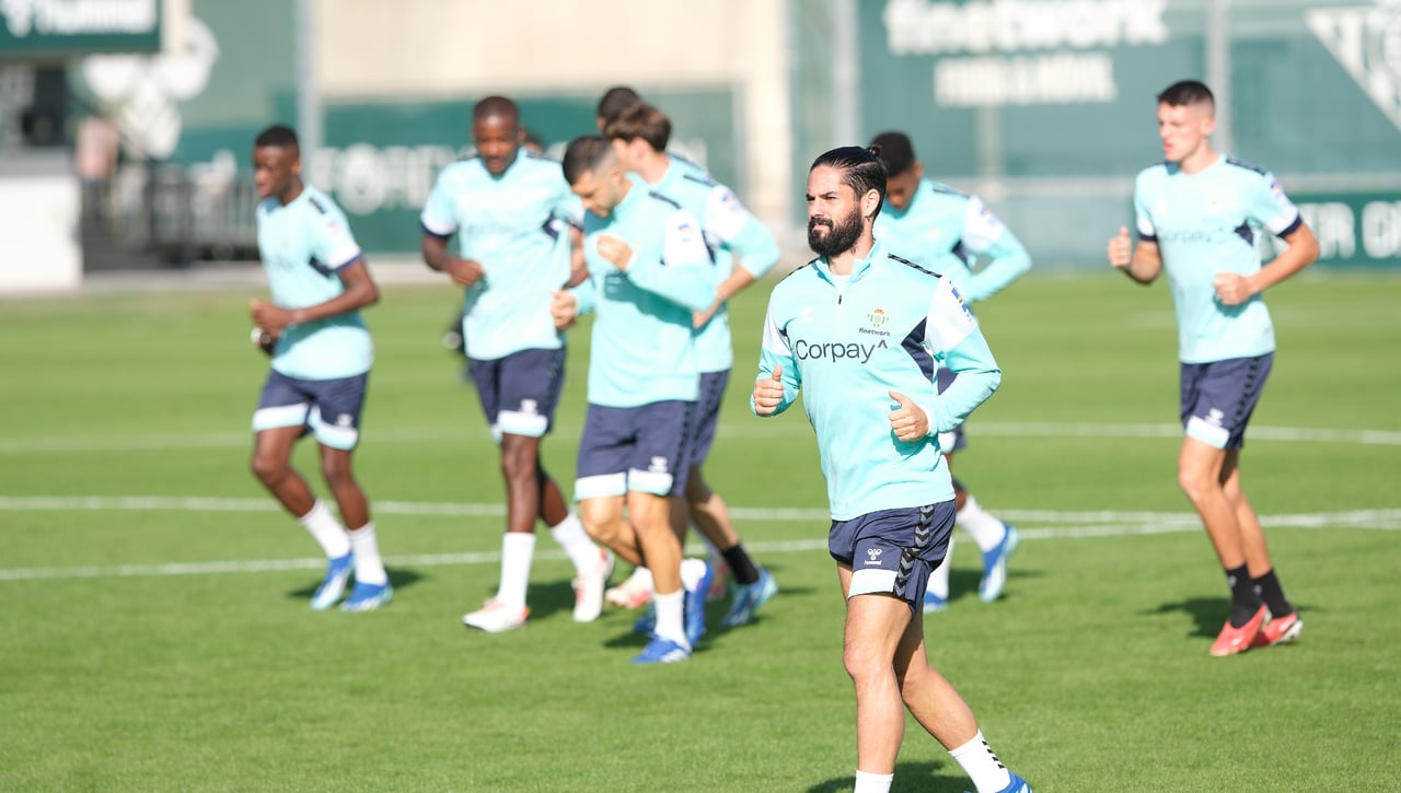 Isco Alarcón sigue al margen en la vuelta al trabajo del Betis