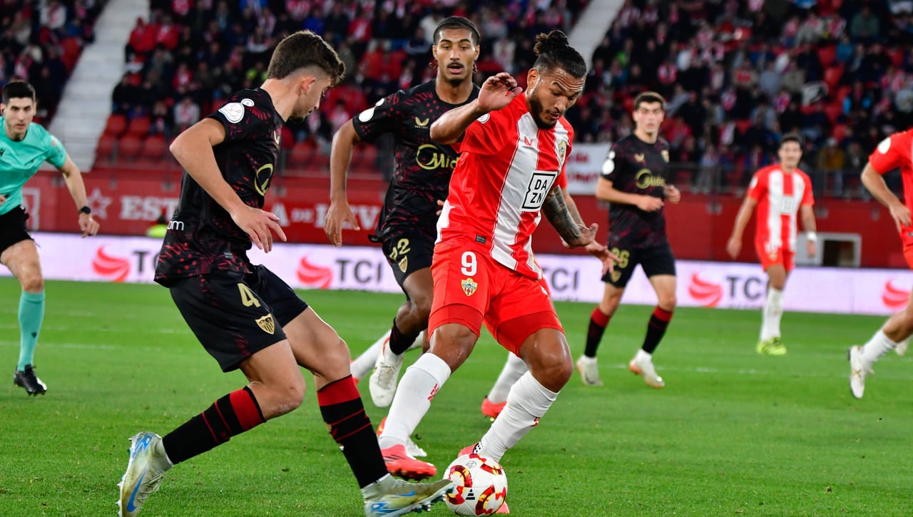Almería 4-1 Sevilla: Bochornoso adiós, con remontada y goleada del líder de Segunda