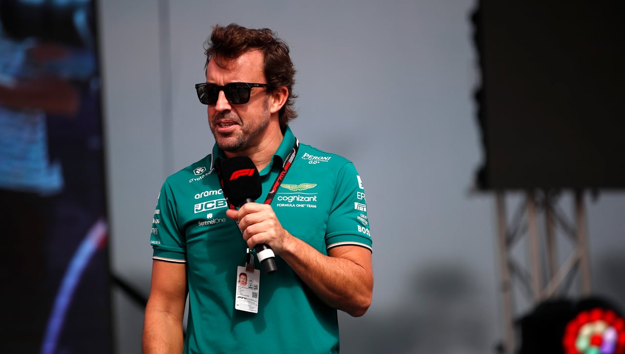 Fernando Alonso solo espera un funeral, pero le pega un palo a Ferrari