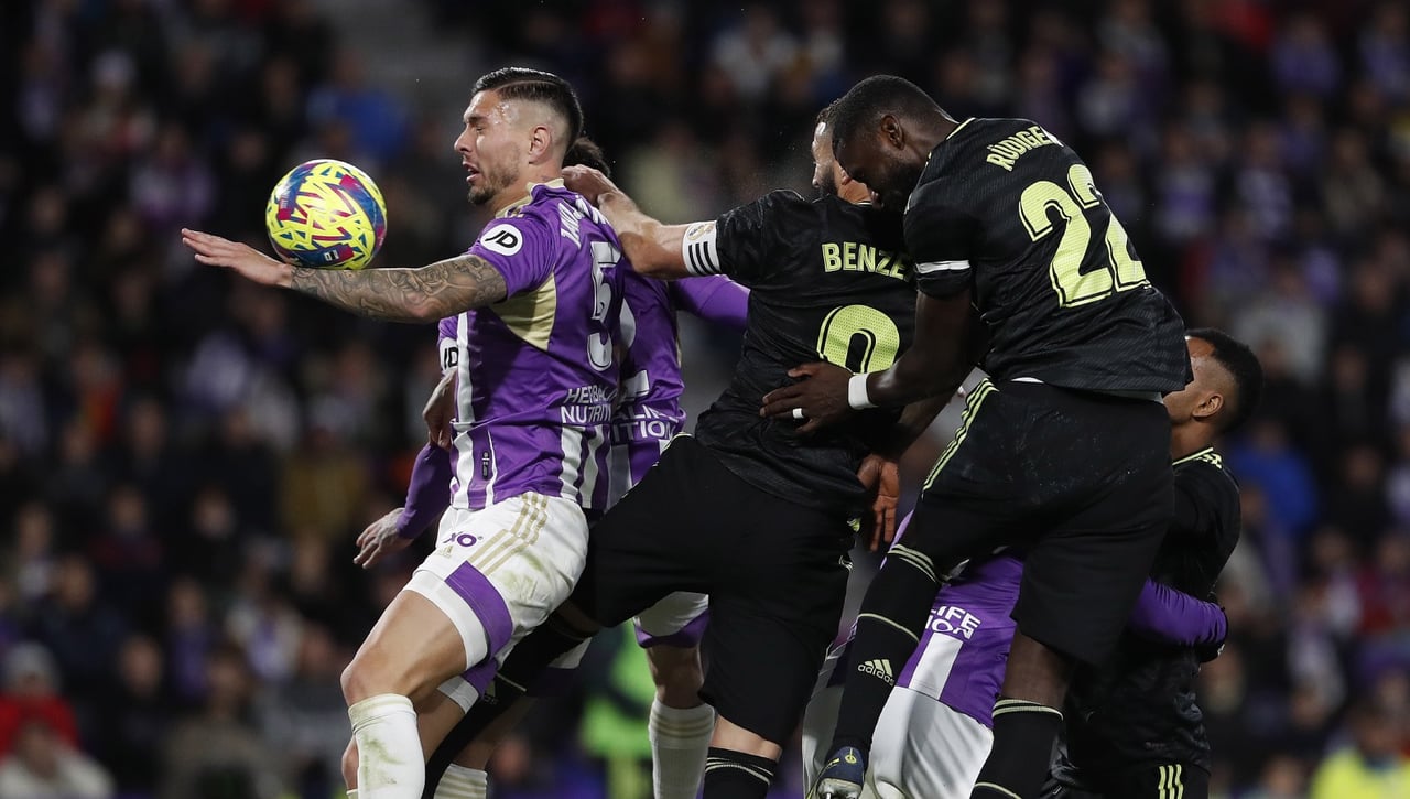 Benzema y Courtois tumban al Valladolid