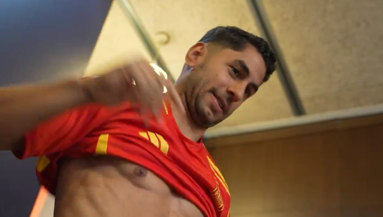 Fermín y Ayoze ya lucen la nueva camiseta de la Selección Española