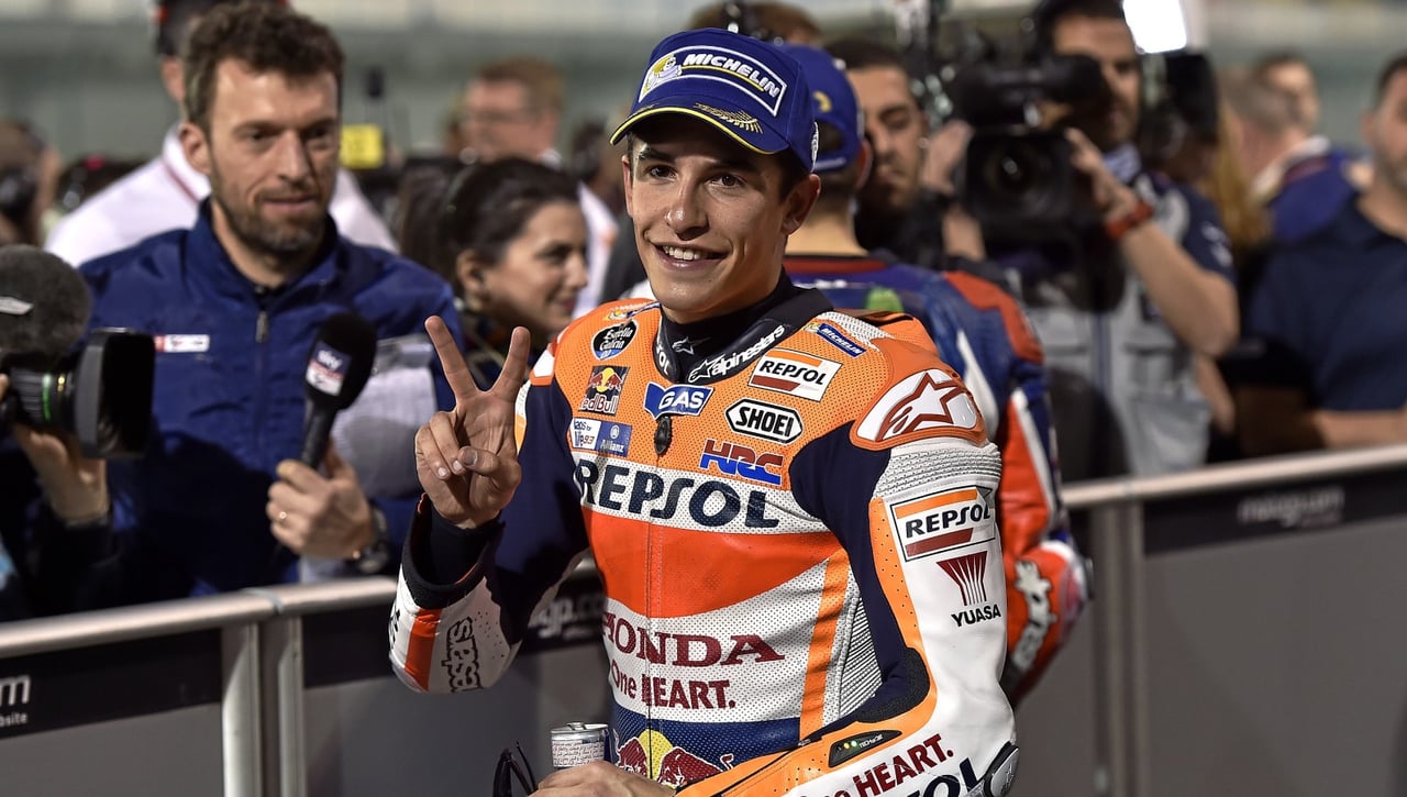 Marc Márquez no se corta y pone en un aprieto a Honda